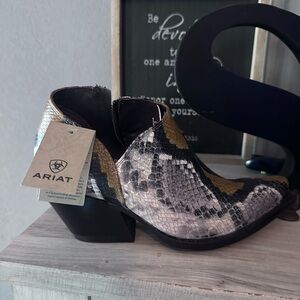 Women’s Ariat boots Snake